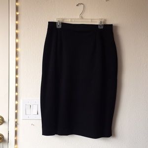 Mid length plus size pencil skirt :3